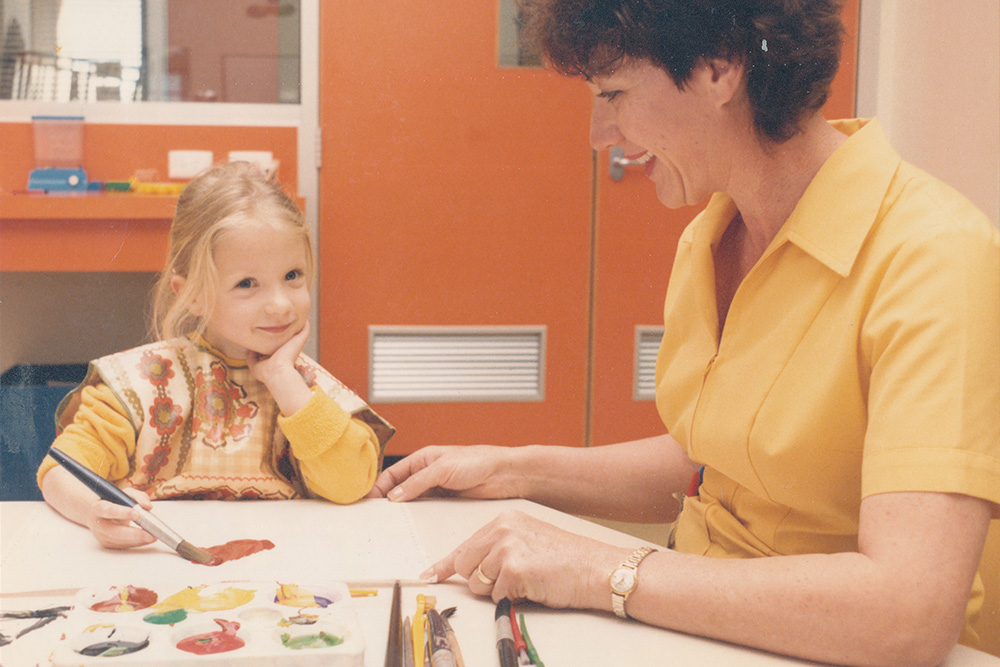 Play leader and child painting in 1986