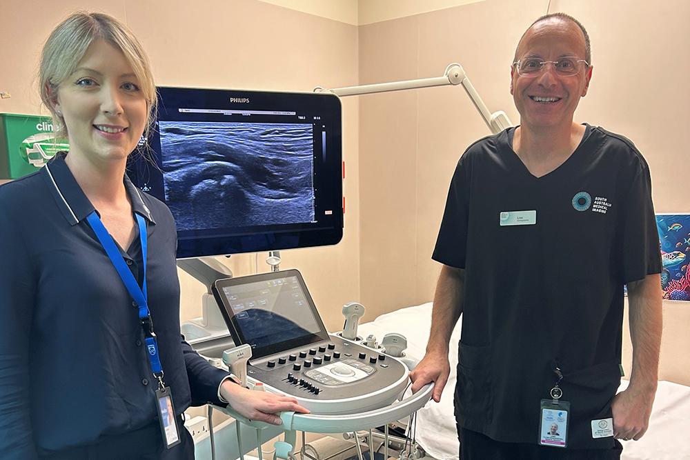 Lino Piotto, Specialist Paediatric Sonographer, and Kristin Noah, Philips Ultrasound Applications Specialist, with the new ultrasound machine. 